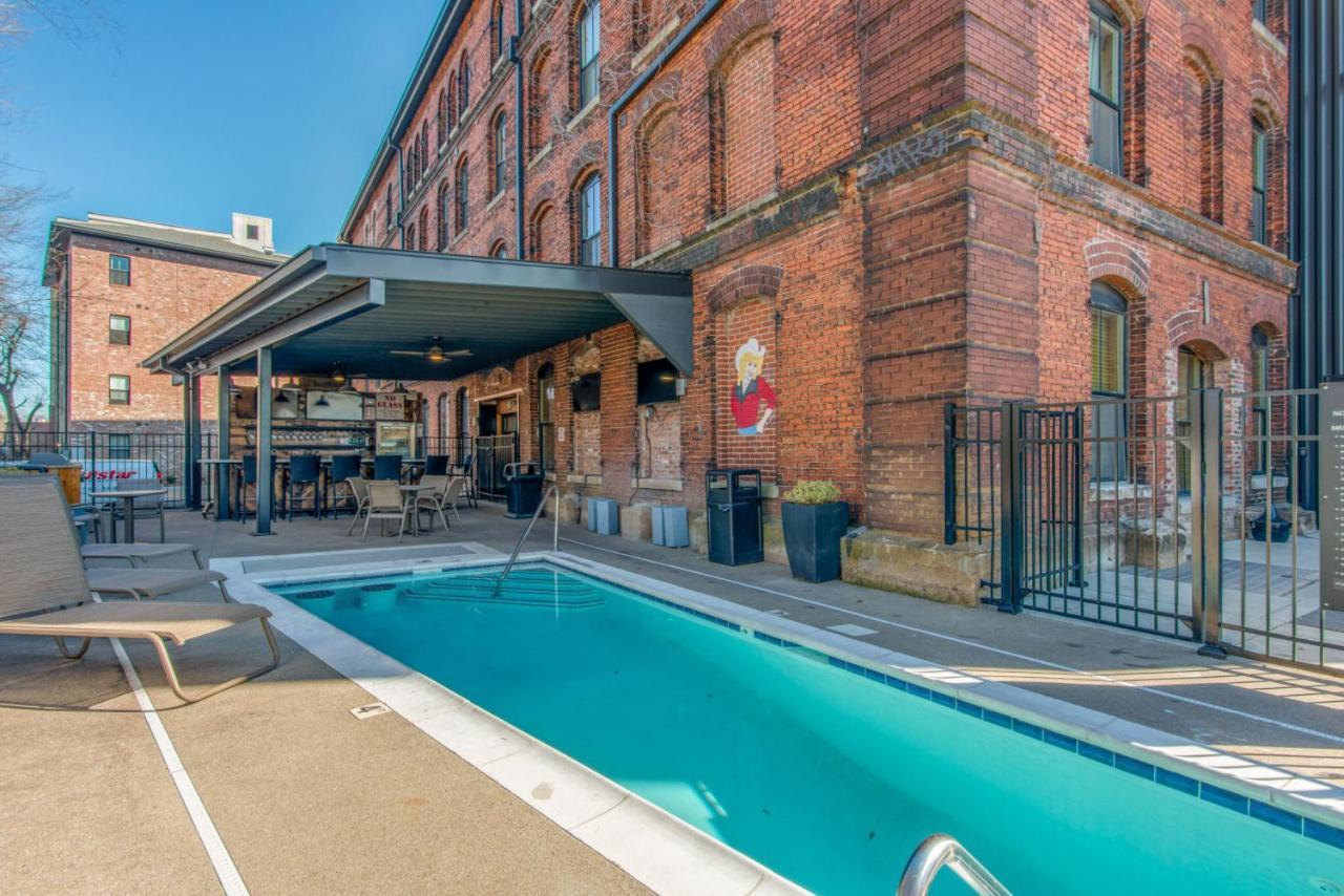 One-Of-A-Kind! Roll Up Garage Door-Pool, Speakeasy Villa Nashville Luaran gambar